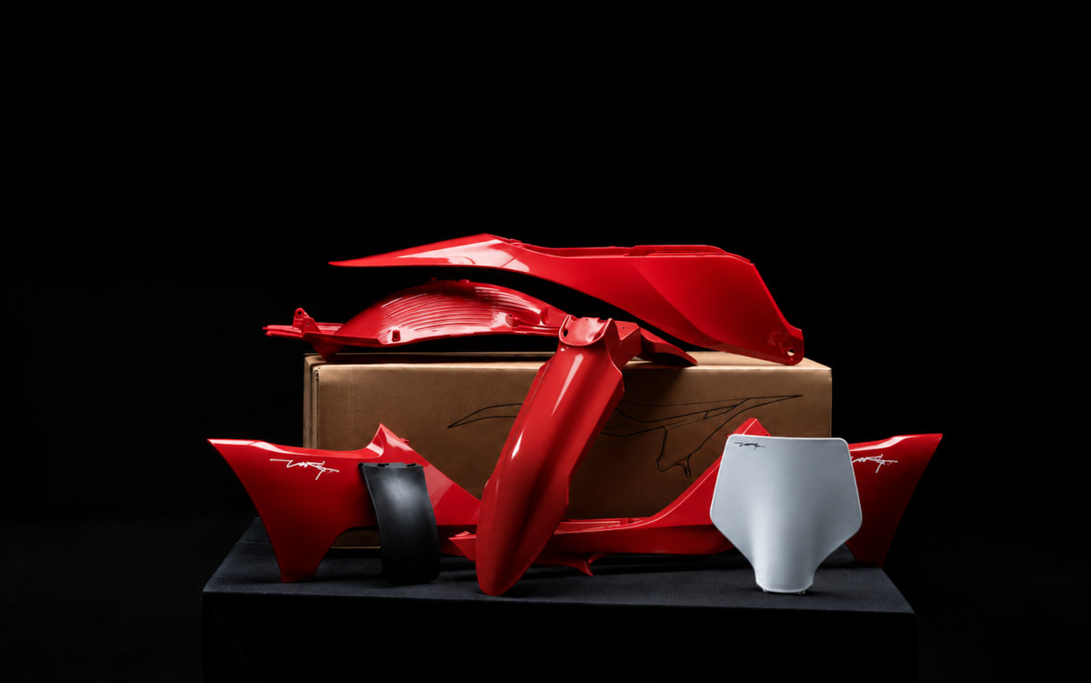 Kompletní sada plastů Stark VARG – Stark Red (červená)