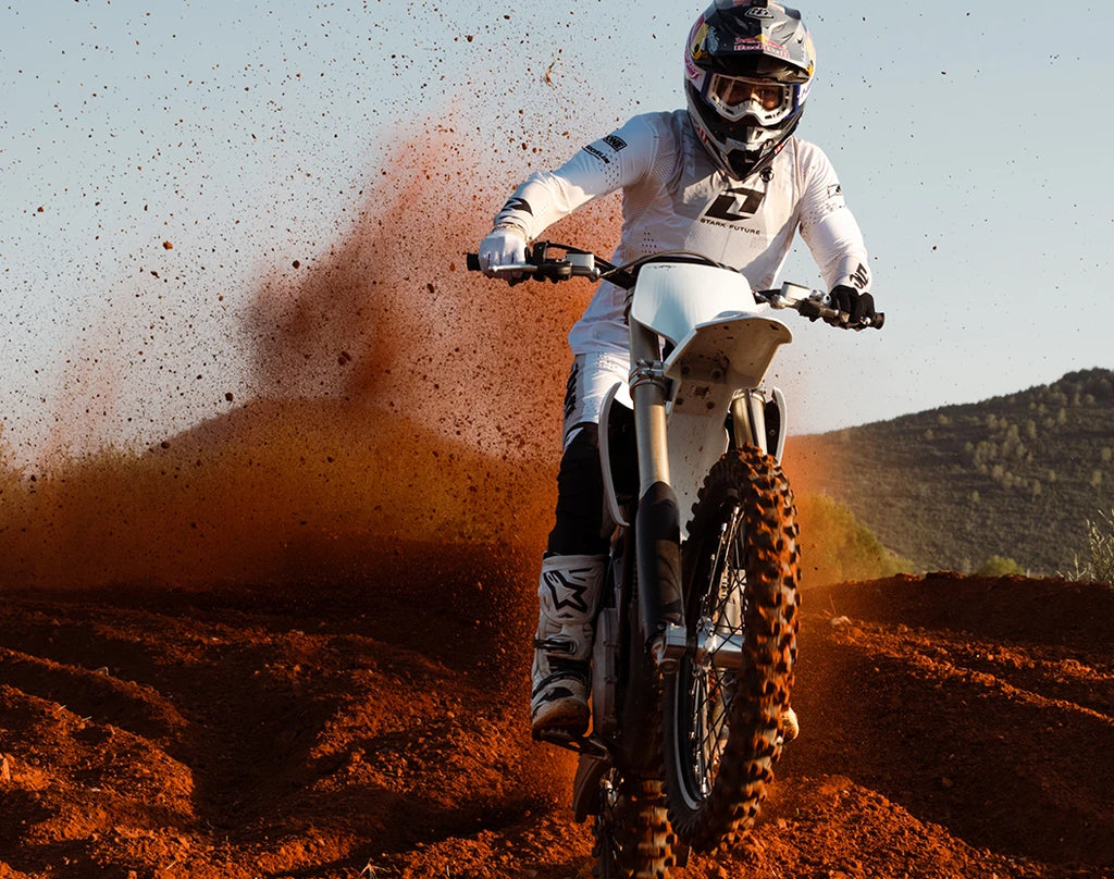 Stark VARG MX 1.2 – jízda v prachu