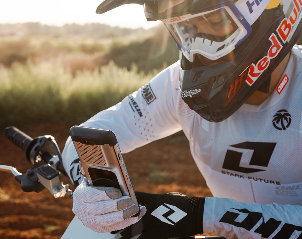 Stark VARG MX 1.2 – jezdec s telefonem Arkenstone
