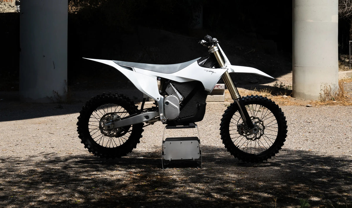 Stark VARG MX 1.2 – Snow White (bílá)