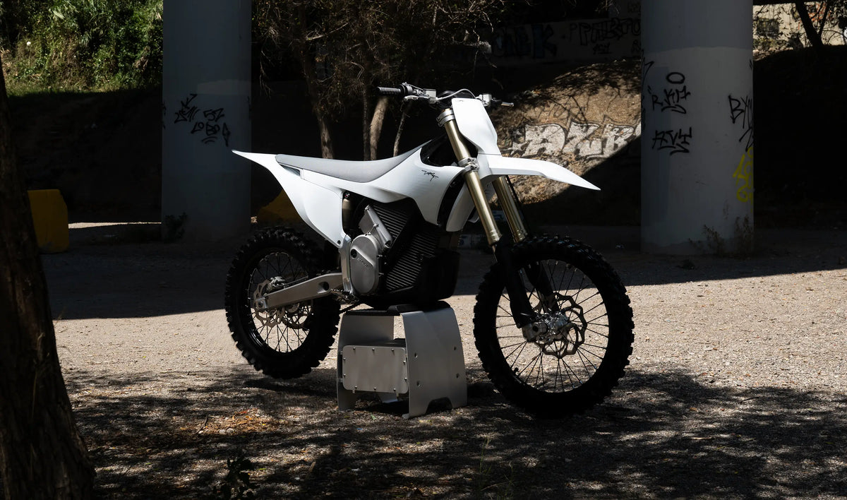 Stark VARG MX 1.2 – Snow White (bílá)