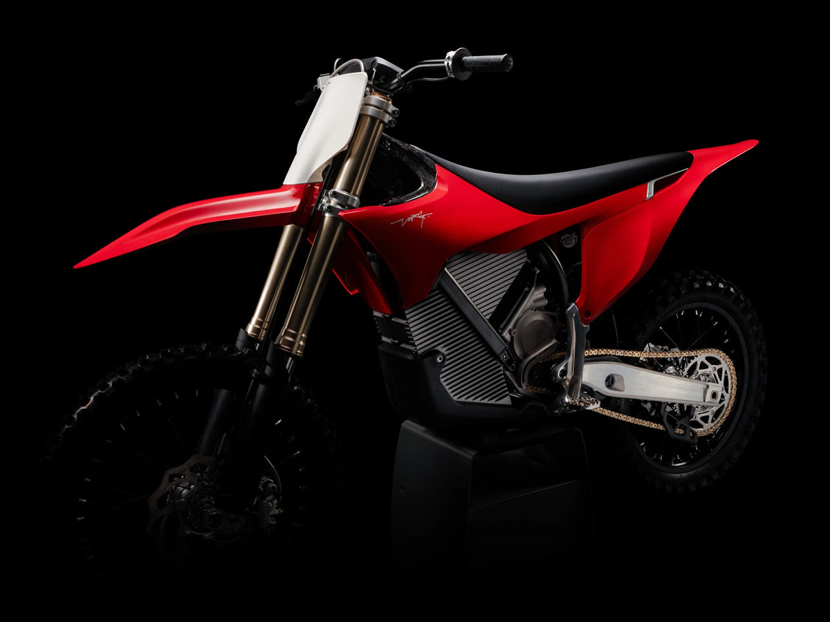 Stark VARG MX – Stark Red (červená)