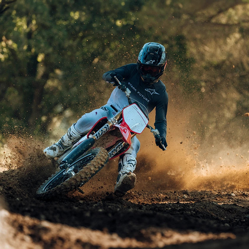 Stark VARG MX Factory Edition – v zatáčce